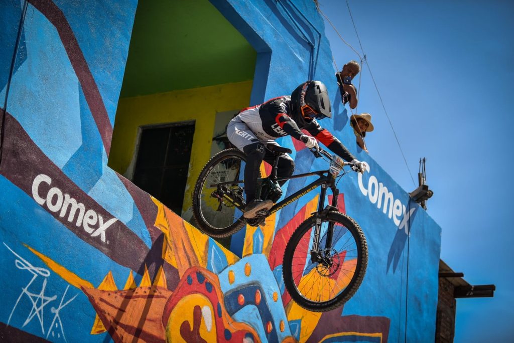 Celebran con éxito el circuito Red Bull Cerro Abajo entre cerros y